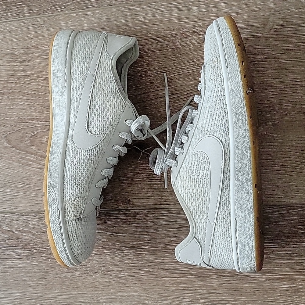 Nike tennis court sneakers